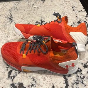 EUC Under Armor TriBase Reign 2 Size 11